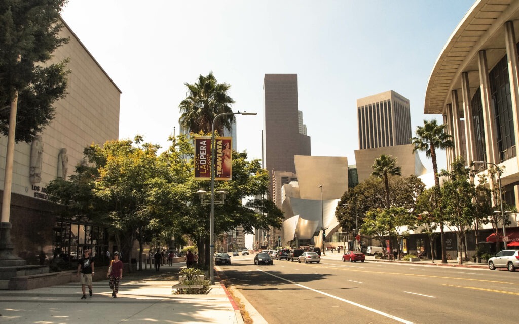 Le downtown Los Angeles. On aperçoit le Walt Disney Concert Hall sur cette photo (le bâtiment étrange au fond à droite).