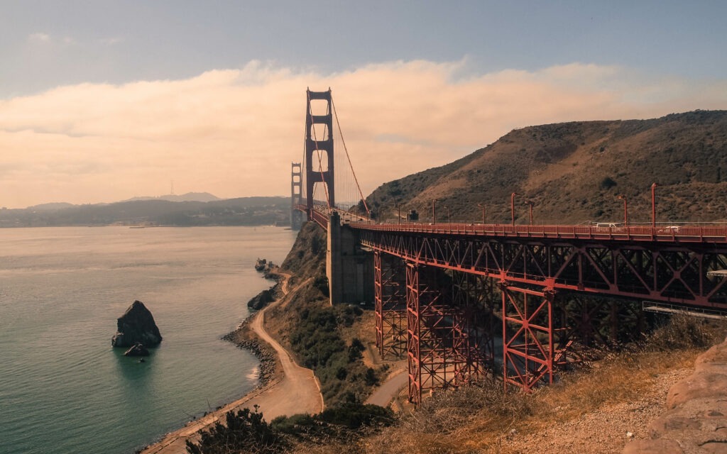 Premier aperçu du Golden Gate Bridge lors de mon arrivée à San Francisco