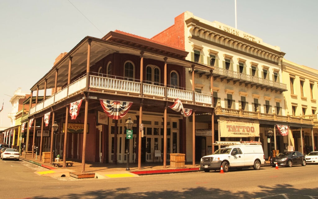 Old Sacramento, quartier historique à l’ambiance western, incontournable lors d’une visite de Sacramento.