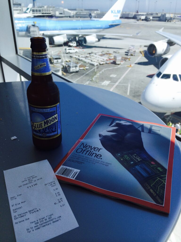 Derniers achats à l'aéroport avant le départ.