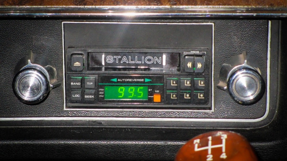 Même le poste radio fait mention de le l'option group choisi par le propriétaire lors de son achat. Photo : Robert Aldrich
