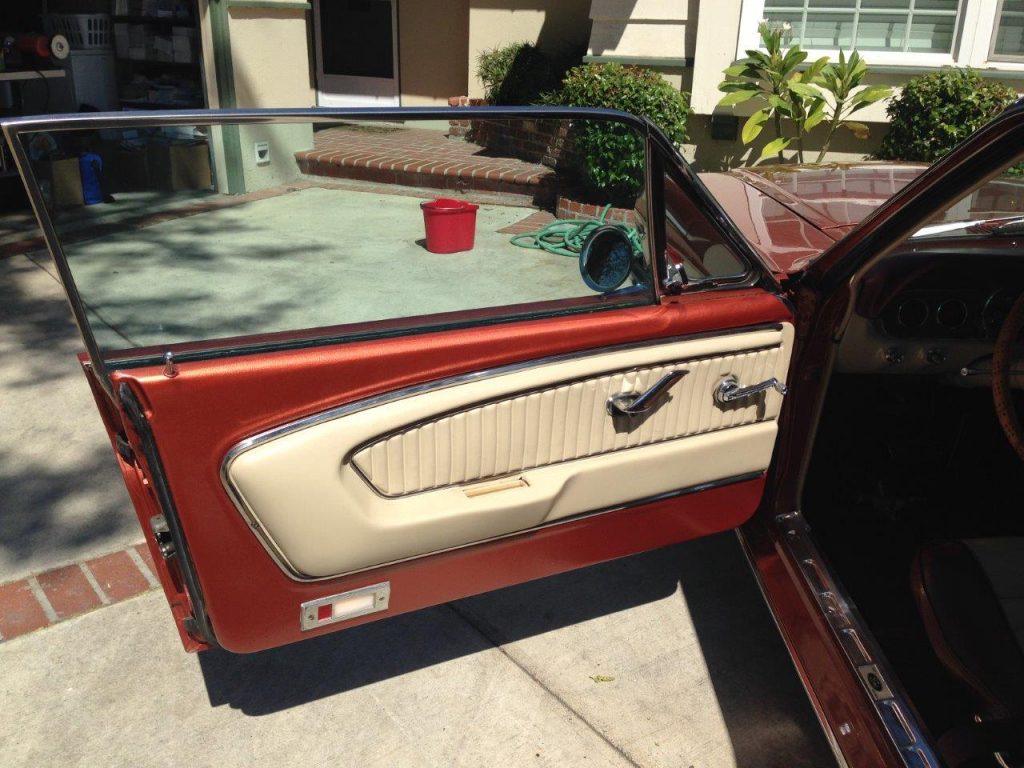 L'intérieur des portières semble propre...