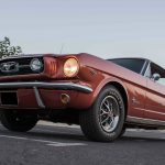 Pierre est l'heureux possesseur de cette Ford Mustang Emberglo orange.