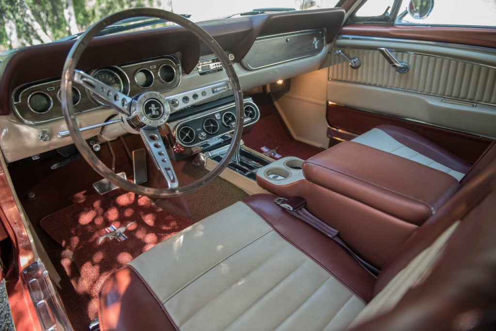 Pierre a installé un nouveau volant (reproduction) pour remplacer l'ancien, abimé.