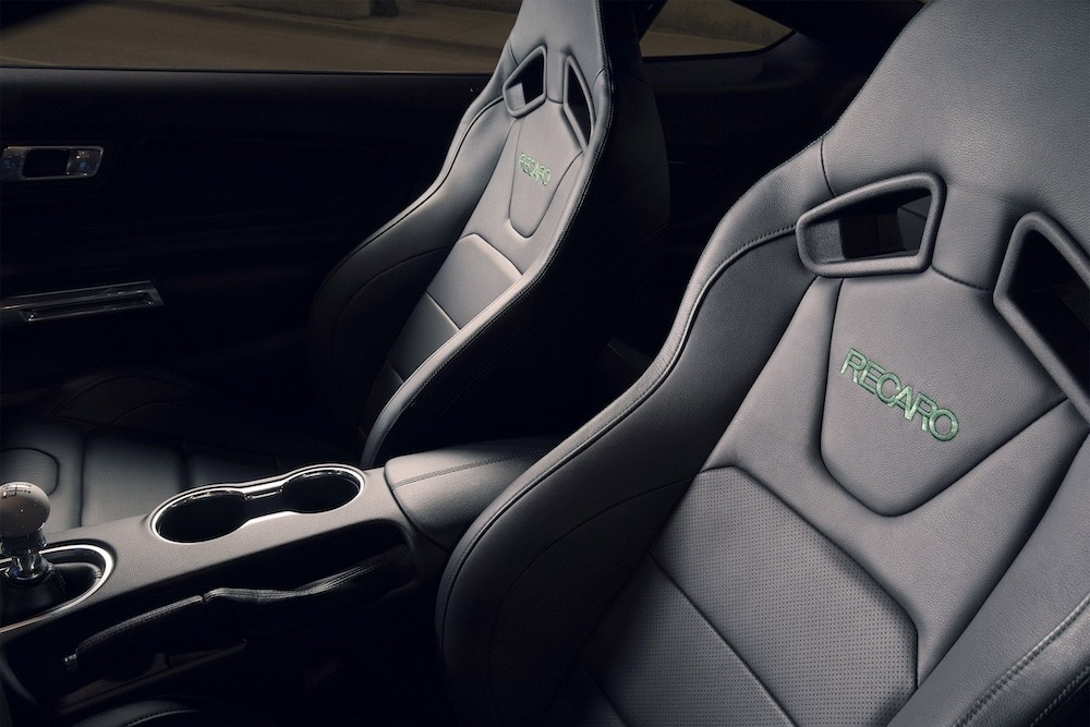 Des sièges Recaro enveloppe le conducteur et son passager dans la Bullitt 2019. Courtoisie Ford.