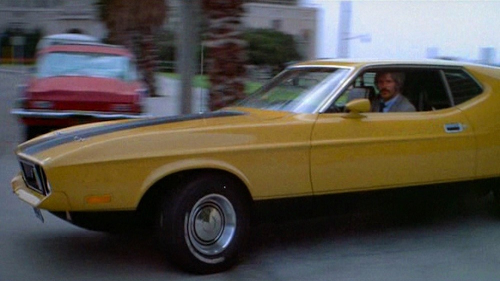 Dans Gone in 60 Seconds (1974), Eleanor apparaît comme une Mustang 1973. En réalité, le film utilise deux Mustang 1971 modifiées pour adopter cette apparence. Capture du film Gone in 60 Seconds (1974). Collection transmise par Kurt Kaminer. Copyright : Gone in 60 Seconds Inc.