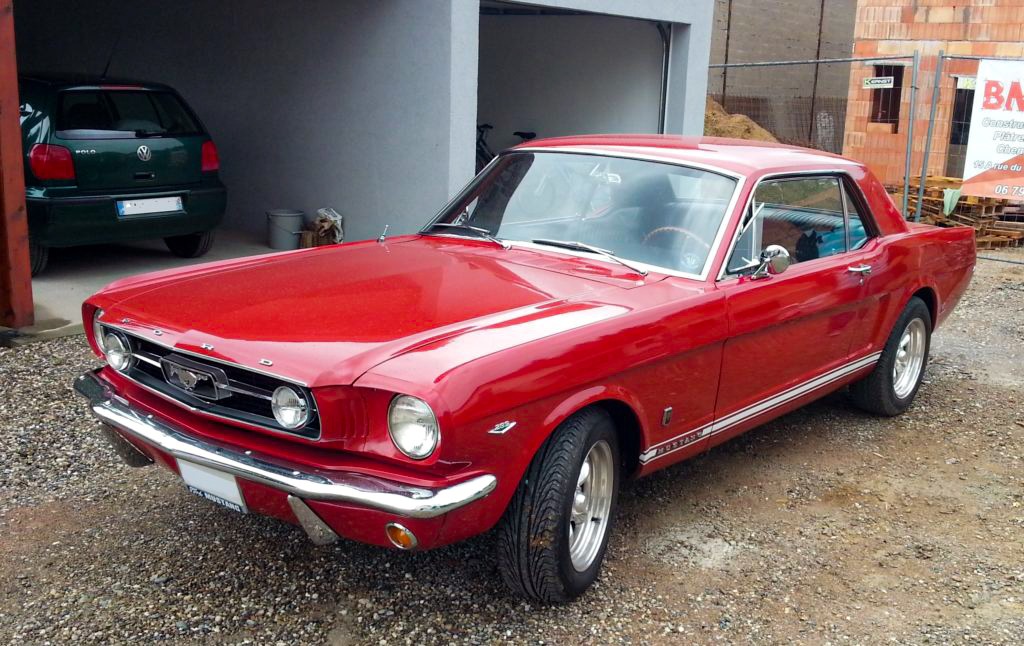 La Mustang telle que Freddy l'a achetée : un modèle destiné à l'exportation vers la France, toujours équipé des antibrouillards GT de série, et que l'on pourrait facilement confondre avec une GT « A-code » ordinaire.