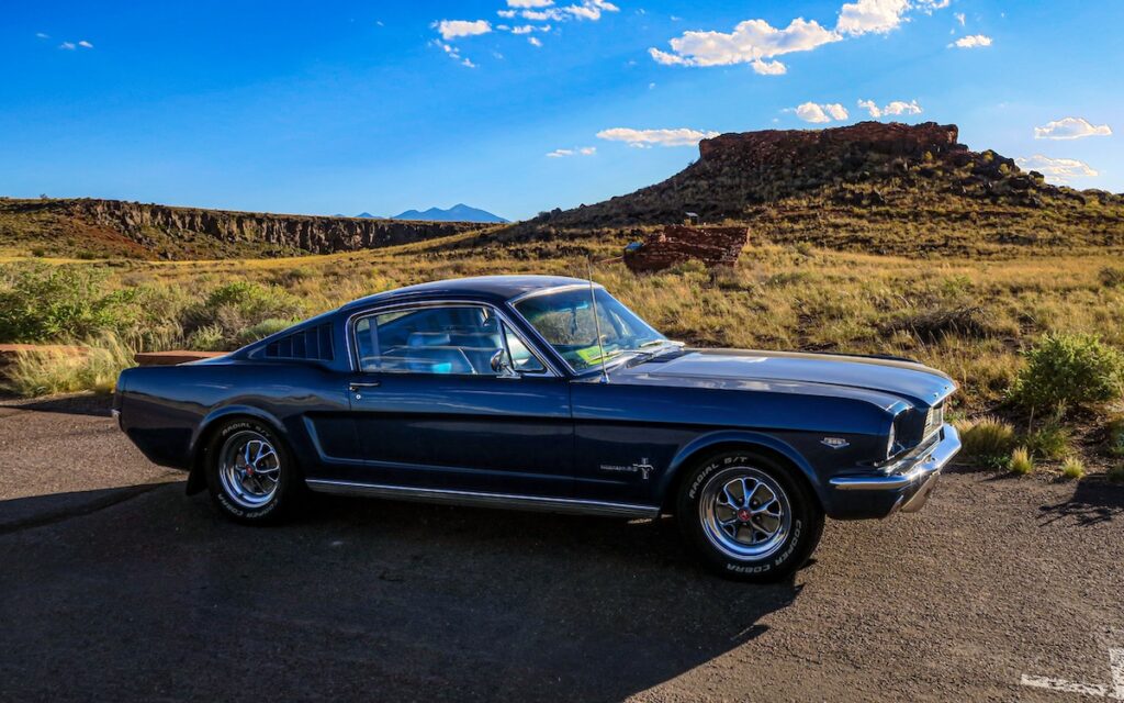 Kelly road trip en Mustang 1966 en 2023