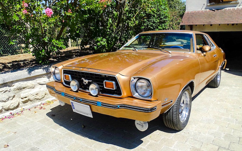 Après des mois de travail, la Mustang II de José est prête à prendre la route. Une restauration guidée par la patience, le savoir-faire et la passion.