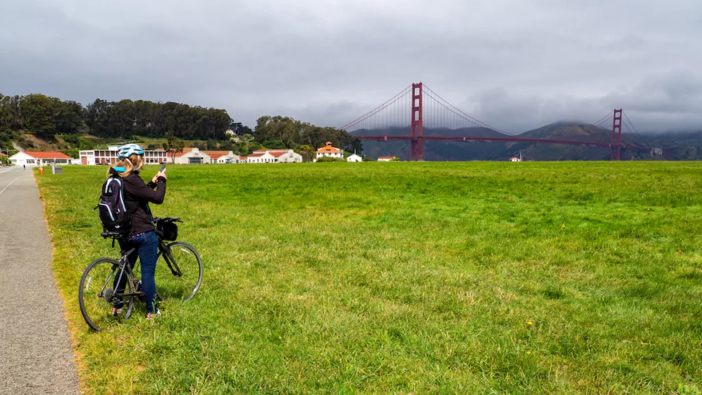 Sarah on her bike, in front of the Golden Gate Bridge.