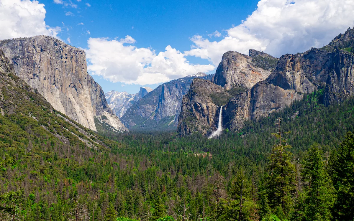 Vue la Yosemite Falls, au parc national de Yosemite.