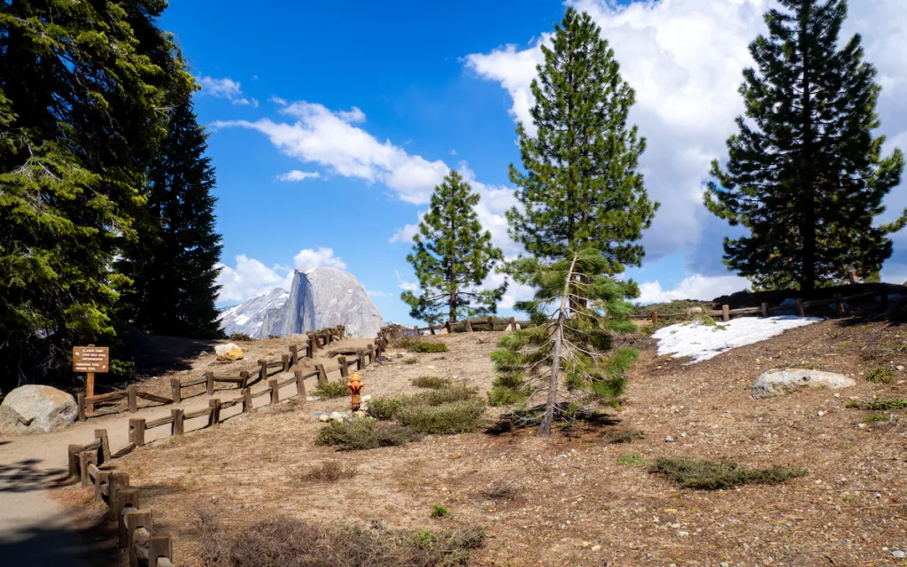 Le paysage à notre arrivée à Glacier Point, parc national de Yosemite.