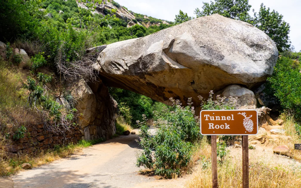 Le Tunnel Rock, immanquable à notre arrivé au parc national de Sequoia.