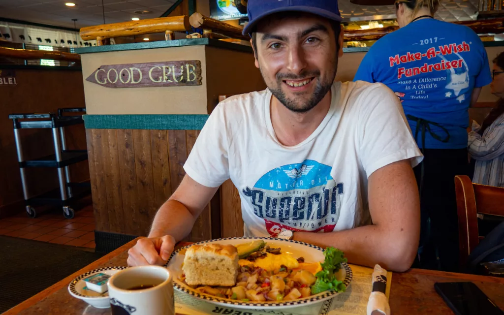 Les assiettes sont généreuses au Black Bear Diner de Visalia !