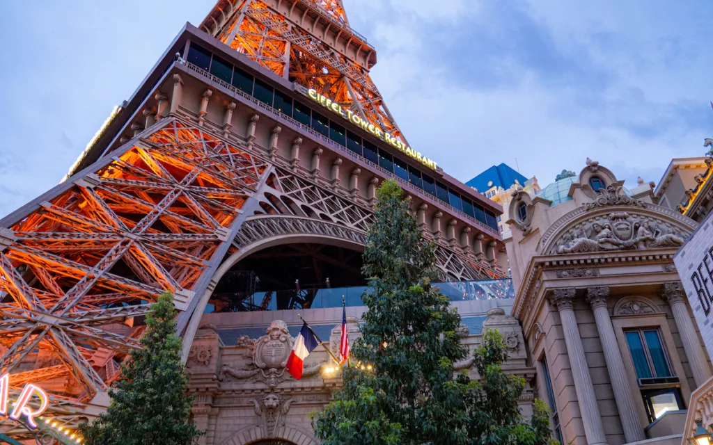 At the foot of the Eiffel Tower, but in Nevada, not on the Champ-de-Mars