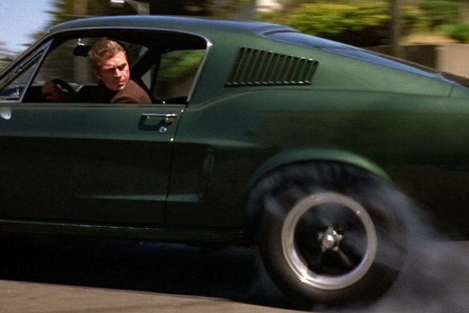 Frank Bullitt recule en trombe dans le film éponyme de 1968.