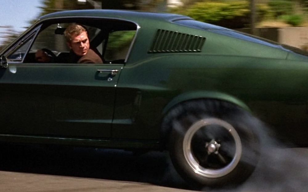 Frank Bullitt recule en trombe dans le film éponyme de 1968.