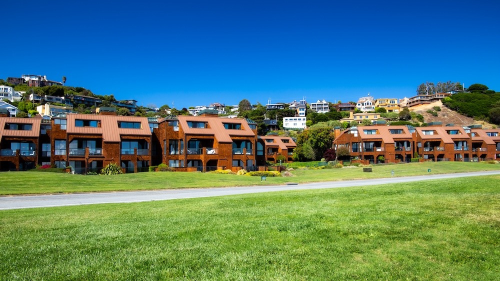 Des maisons d'un style assez surprenant.