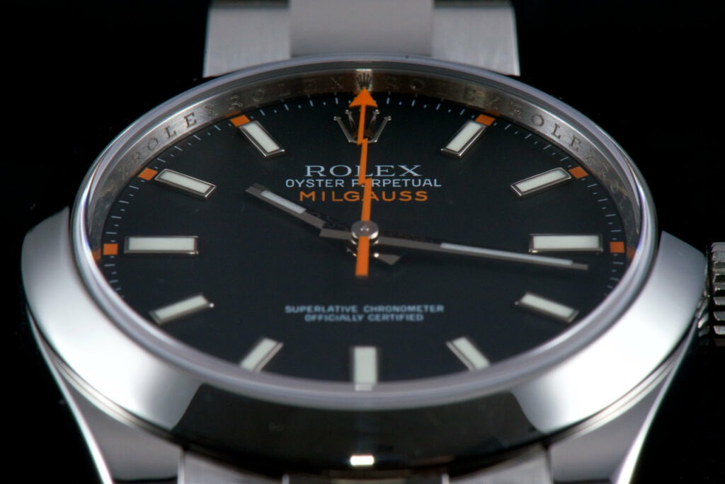 Rolex Milgauss – conçue pour résister aux champs magnétiques, une icône scientifique aujourd’hui arrêtée.