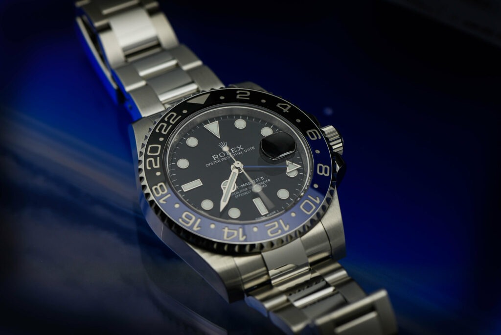 La Batman, première Rolex à prouver que la céramique pouvait se décliner en deux couleurs. Un défi technique relevé avec éclat.
