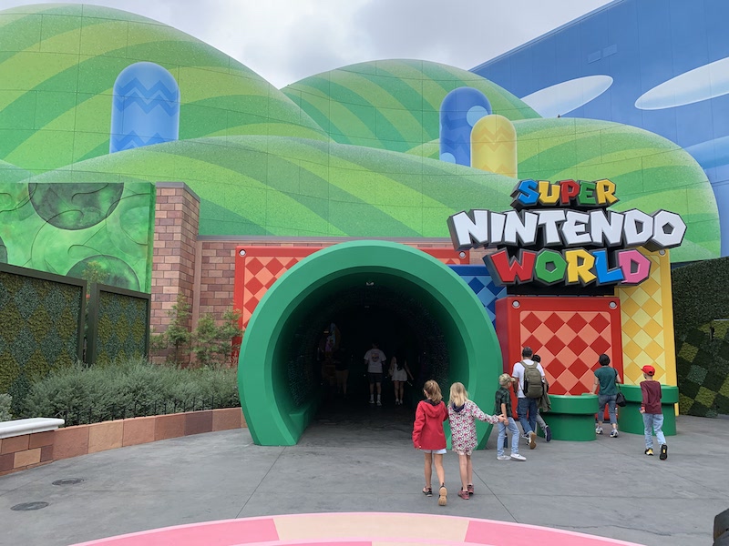 Plongée dans l’univers Mario Kart, une expérience immersive qui ravit petits et grands.