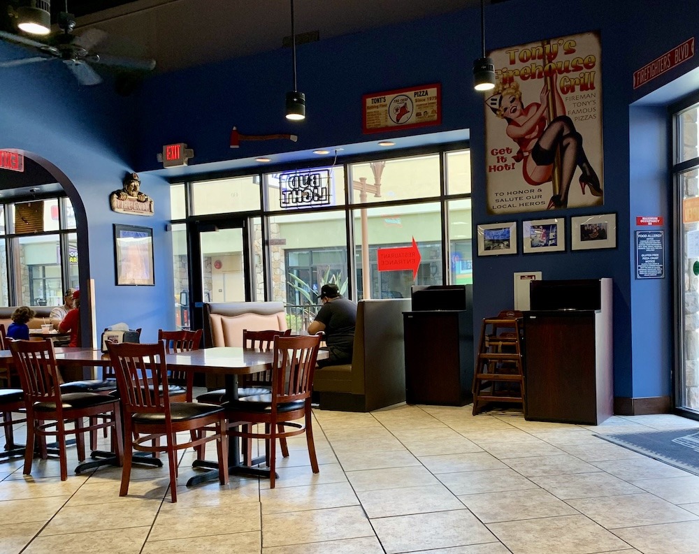 Tony's Pizza repas sur la route vers Monterey