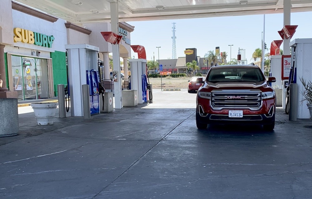 Pause café et essence avant de poursuivre la route vers Monterey