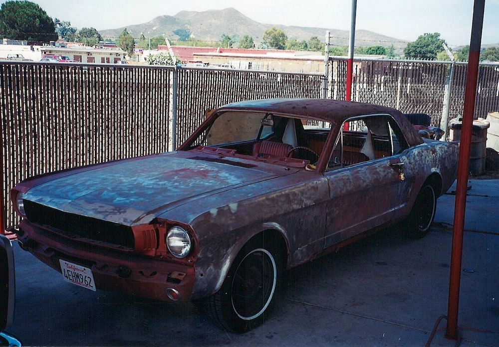 La carrosserie a été entièrement poncée.