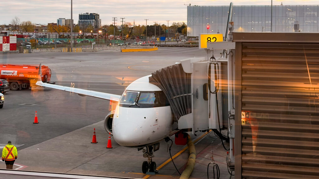 L'avion qui nous permettra de rejoindre New York depuis Montréal.