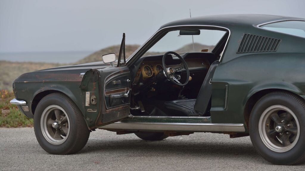 L'une des deux Mustang du film Bullitt a été vendue aux enchères en janvier 2020 pour pour 3,4 millions de dollars.