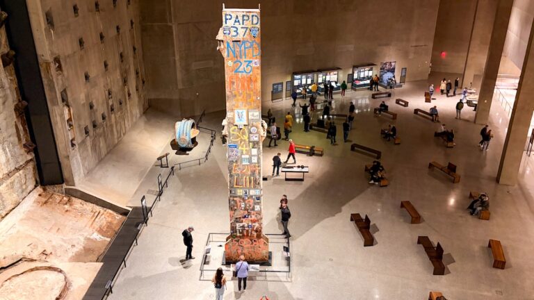 L'une des vastes salles à l'intérieur du musée du 11 septembre.