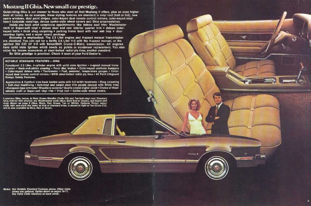Brochure d’époque présentant une Ford Mustang II GHIA et son positionnement luxueux dans la gamme Mustang II