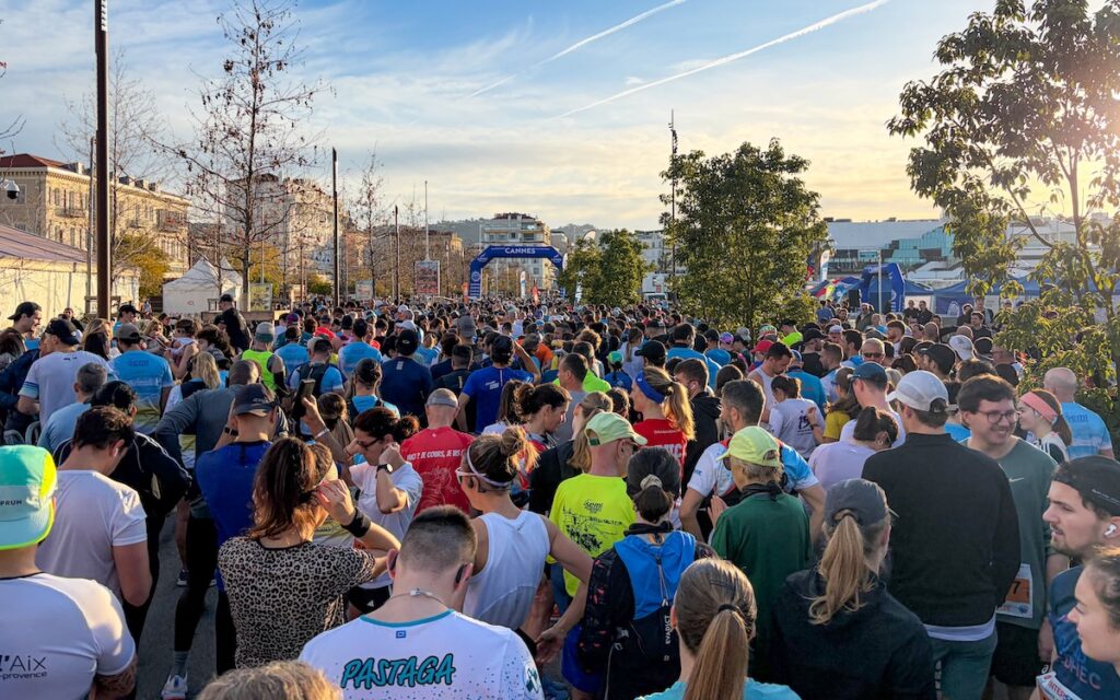 Il y a du monde dans le sas, mais on ne se sent étonnamment pas oppressé pour autant.