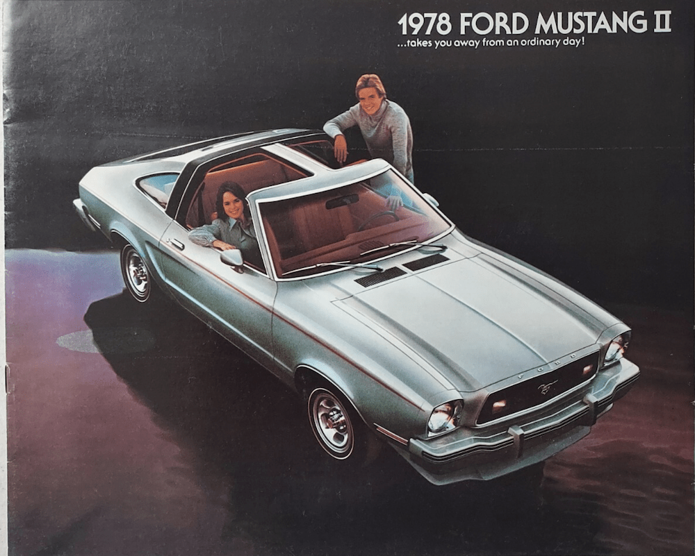 Le manuel du propriétaire de Ford Mustang II 1978 met en avant la t-roof sur sa couverture.