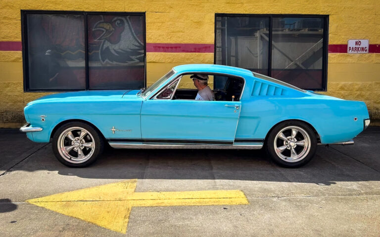 57 ans avec la même Ford Mustang : l'histoire extraordinaire d’une Mustang fastback de 1965