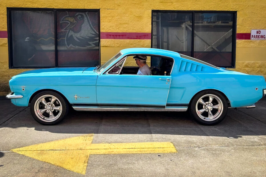 57 ans avec la même Ford Mustang : l'histoire extraordinaire d’une Mustang fastback de 1965