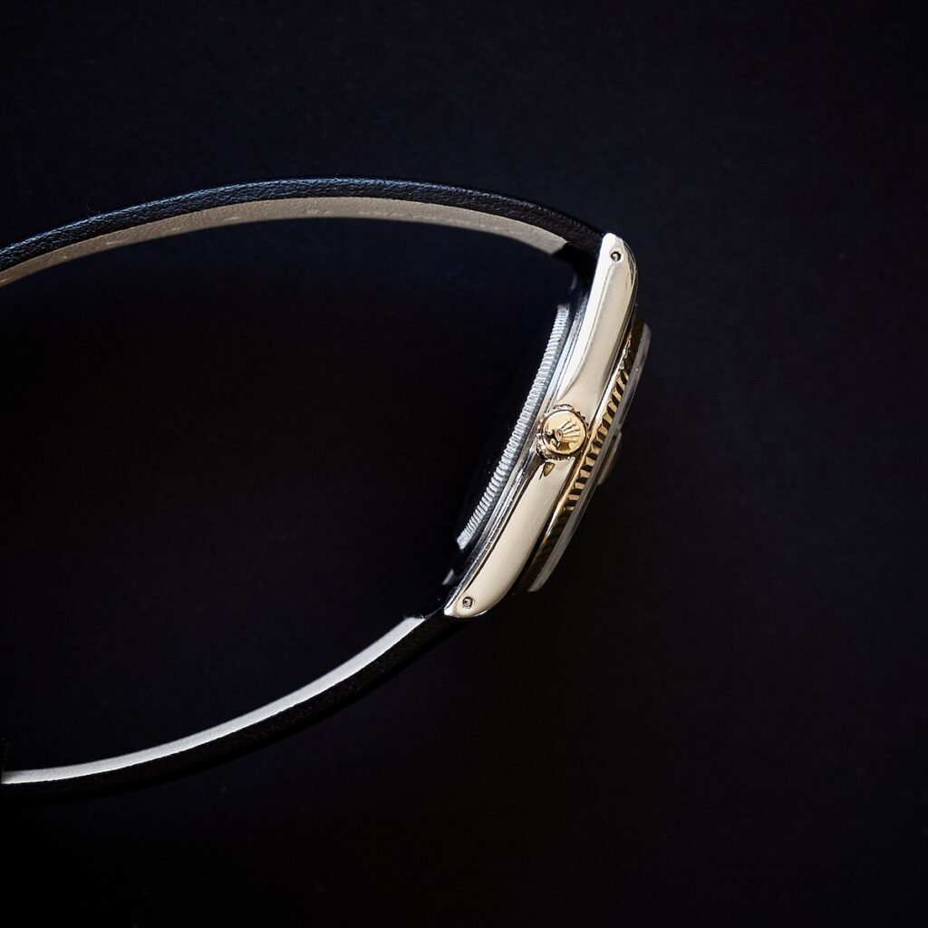 La couronne et le fond de boite son estampillés Rolex.