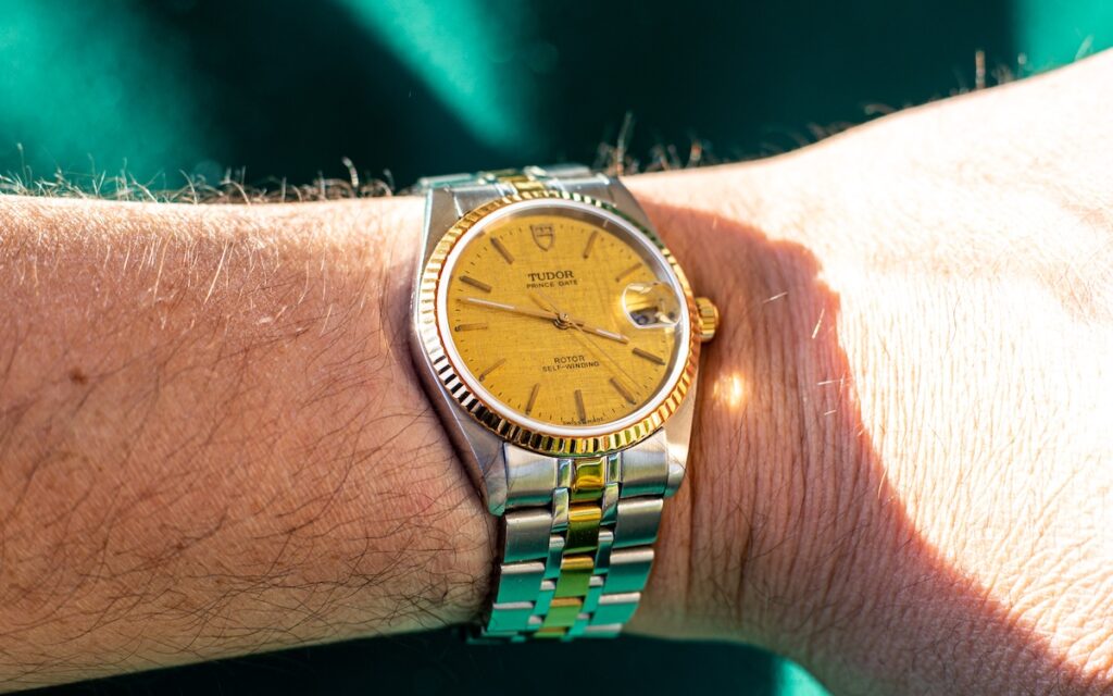Un montre très agréable à porter et dont le cadran lin évoque le passé.