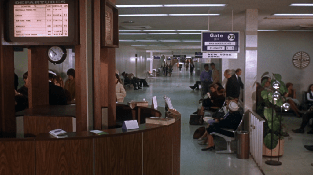 À l'intérieur du San Francisco International Airport, près de la porte 73, lors du dénouement de Bullitt.