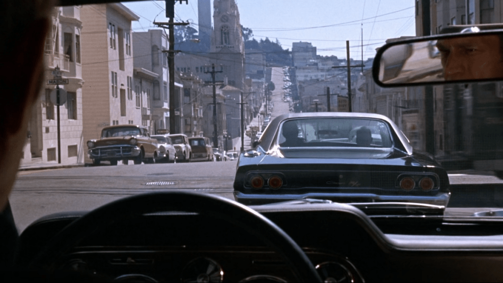 La Mustang de Bullitt décolle à l'intersection de Taylor et Filbert Streets.