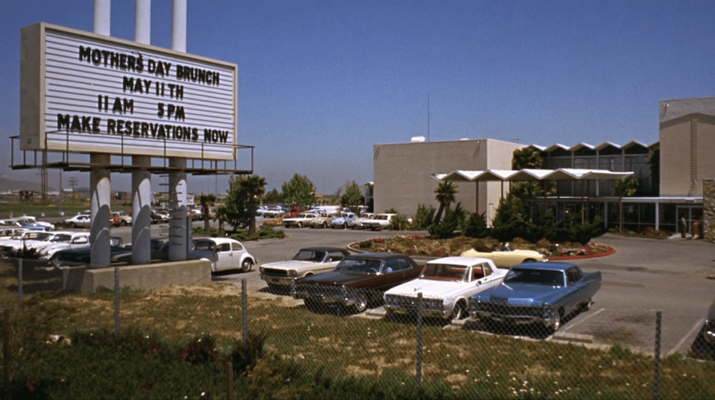 Le Thunderbolt Hotel tel qu'il apparaît dans Bullitt. L'établissement deviendra plus tard le Clarion Hotel, puis intégrera la chaîne Aloft. Bullitt © Warner Bros.