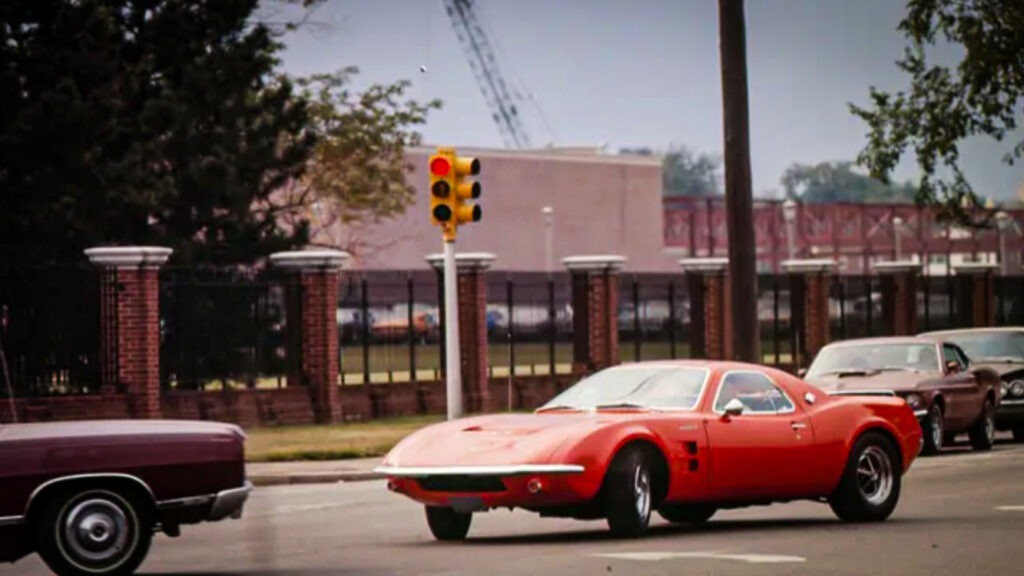 La Mach 2 photographiée dans les rues de Detroit en septembre 1969. Contrairement à de nombreux concept-cars, le prototype était pleinement fonctionnel et pouvait réellement prendre la route. Crédits : MotorTrend