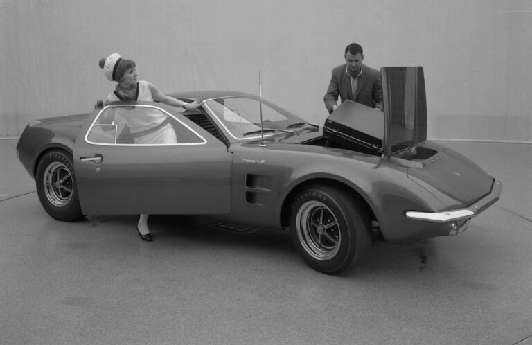 La Ford Mach 2, une sportive biplace à moteur central développée à partir de composants de la Mustang et dévoilée en 1967. Crédits : Ford Motor Company / Ford Archives