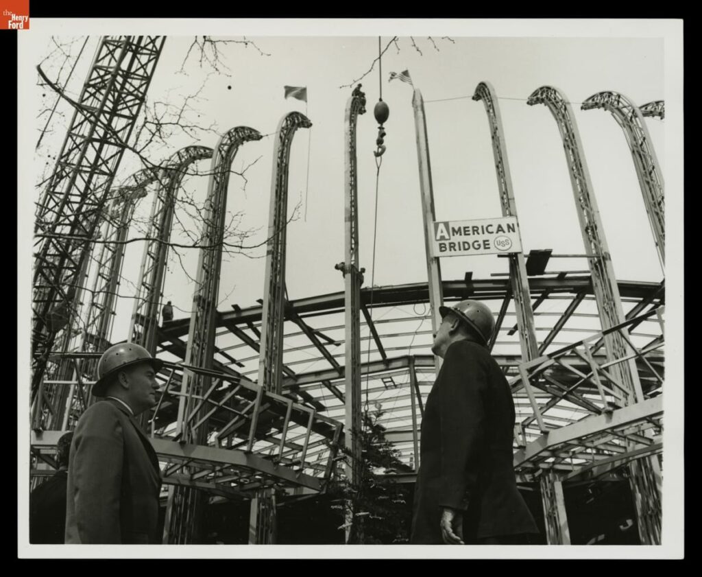 Construction du pavillon Ford pour la New York World's Fair 1964
