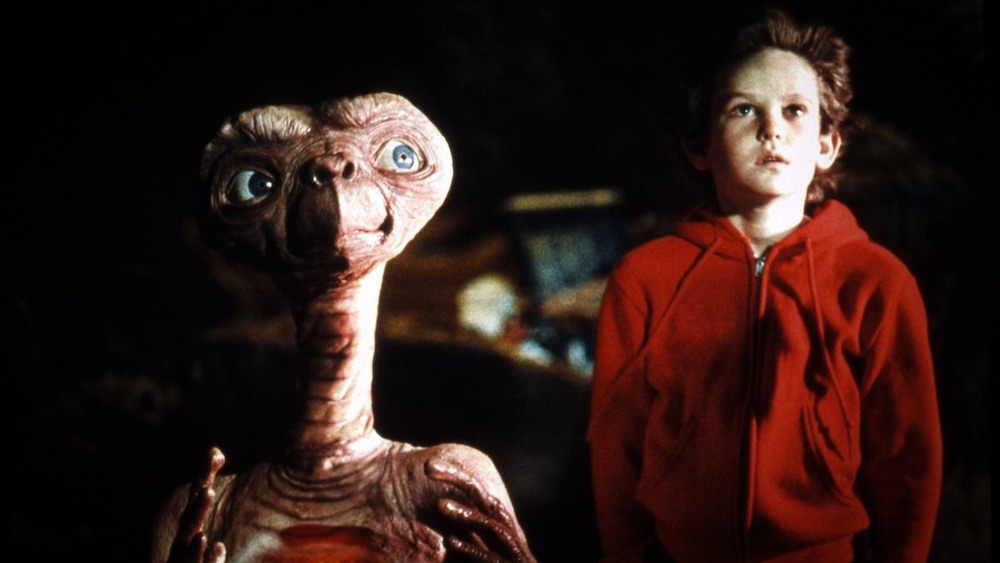 La rencontre entre Elliott et E.T. place l’enfance, bien plus que la science-fiction, au cœur du film de Steven Spielberg. © 1982 Universal City Studios, Inc.
