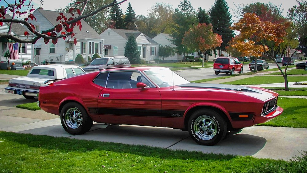 Mustang Mach 1 1973 de Frank devant sa maison à Eastpointe en 2001