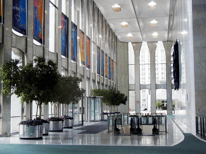 Hall de la tour nord du World Trade Center à New York en août 2000.