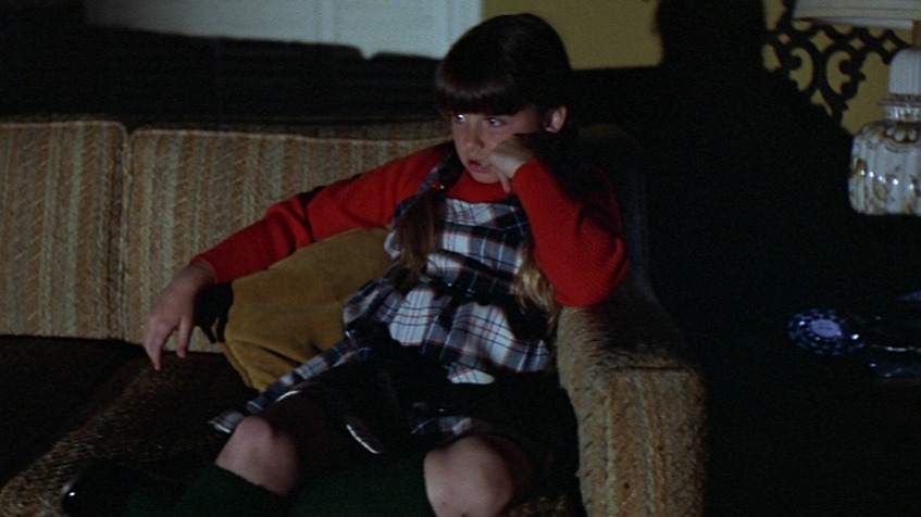 Canapé familial, téléphone à cadran et télévision : les intérieurs de Halloween sont aujourd’hui une véritable capsule temporelle de l’Amérique des années 1970. Capture de Halloween : La Nuit des masques (John Carpenter, 1978) — © 1978 Falcon International Productions / © 2016 Compass International Pictures.