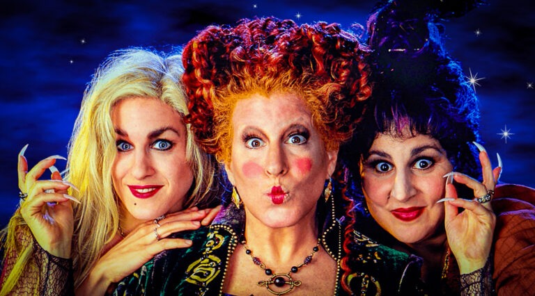 Winifred, Sarah et Mary Sanderson : les trois sorcières de Hocus Pocus sont devenues, avec le temps, de véritables icônes d’Halloween. © 1993 Walt Disney Pictures.