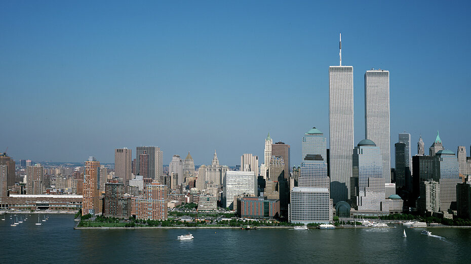 Lower Manhattan et les Twin Towers du World Trade Center en 2001, environ un mois avant le 11 septembre.